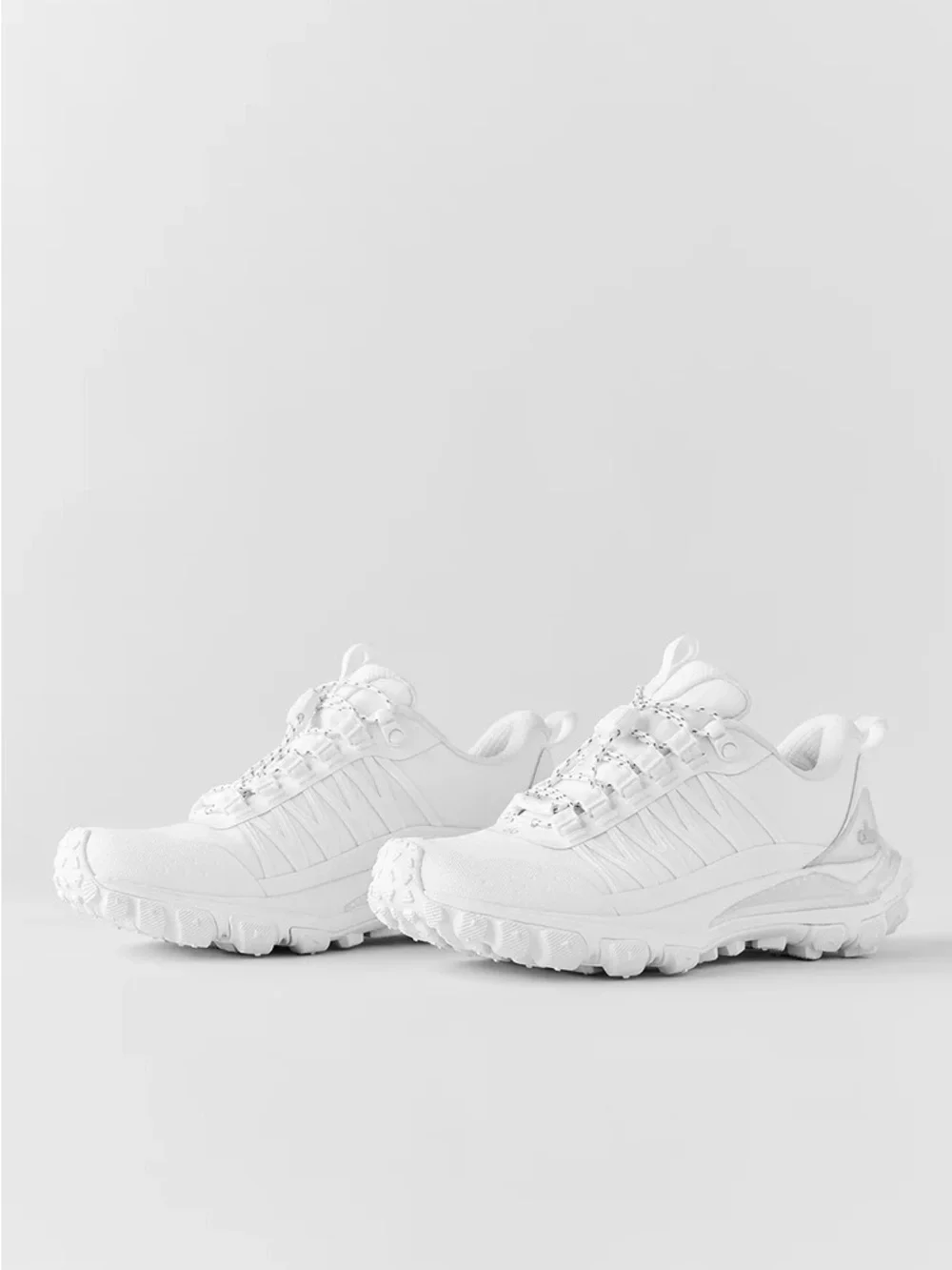 ALO YOGA | ✨NEW✨ ALO Trail in White